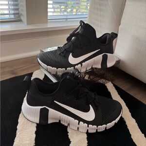 Nike Metcon 3 - Men’s 8.5/Women’s 10, Black and White Athletic Shoes